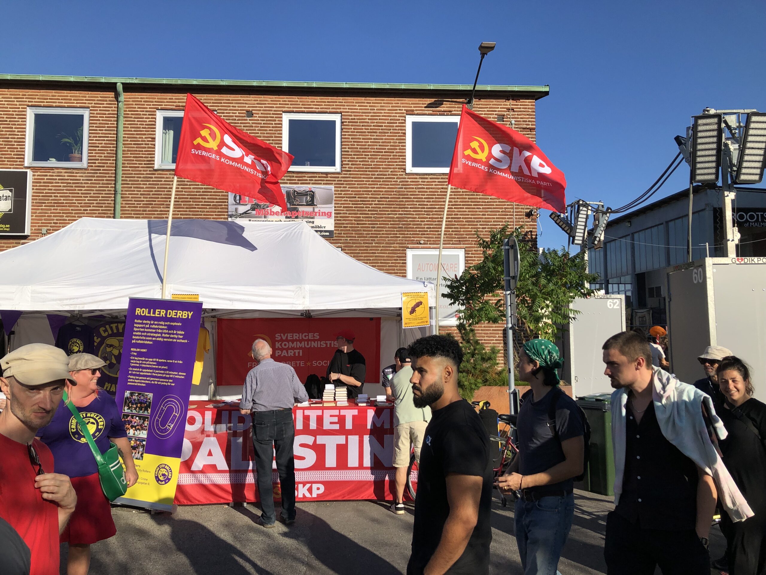 SKP Malmö startade sin höstkampanj med bokbord, tidningsutdelning och många bra diskussioner!